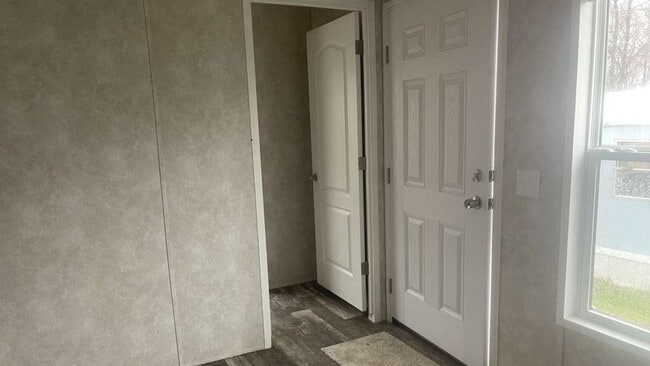 Building Photo - 22 Eastview Dr