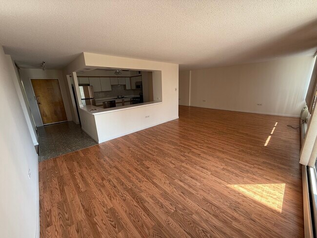 Building Photo - 8809 W Golf Rd