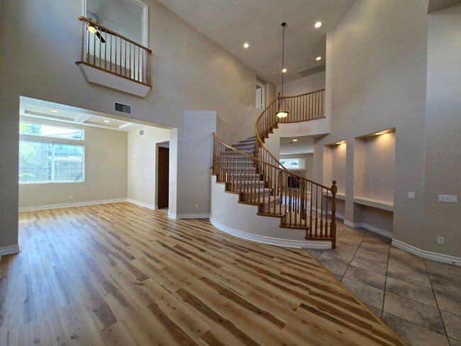 Building Photo - An Amazing NW Home! Over 3300 sq ft w/ pool & spa! Must see!