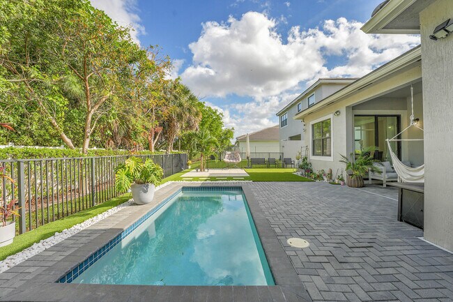 Building Photo - 7272 Estero Dr