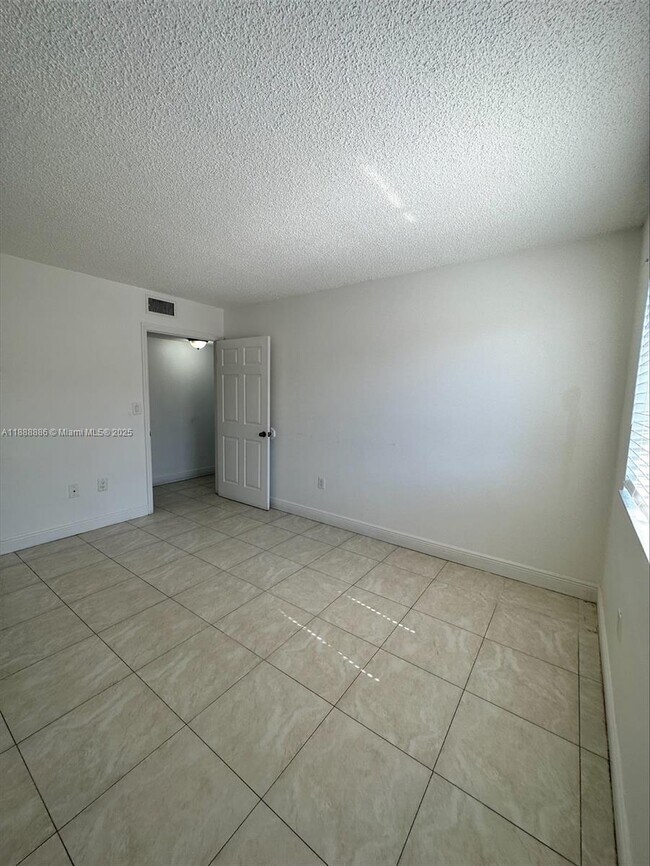 Building Photo - 6214 SW 131st Ct
