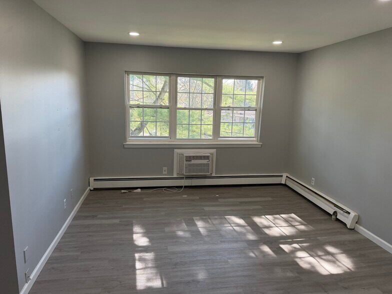 Building Photo - 1060 New Haven Ave