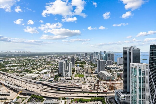 Building Photo - 851 NE 1st Ave