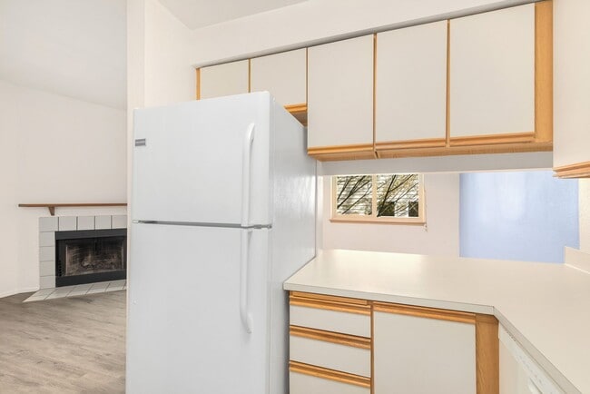 Building Photo - Charming 1 Bedroom Condo in Kenmore with P...