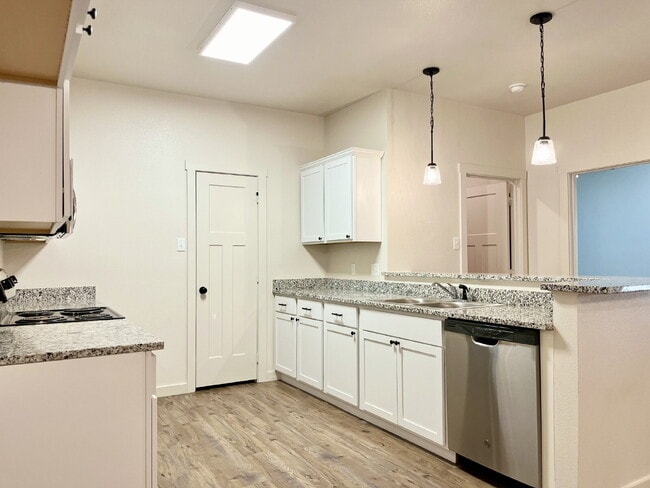 Building Photo - Beautiful Townhome in Viridian!