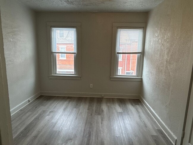 Building Photo - Updated 3 Bedroom, 1 Bath