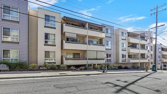 Building Photo - 66 Fairmount Ave