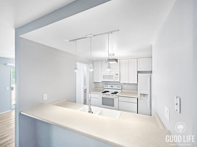 Building Photo - Stunning 2BD/2.5BA W/ In-Unit Laundry and ...