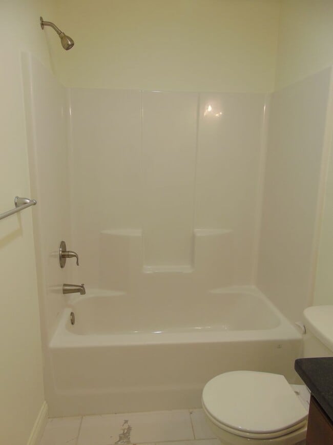 Building Photo - Sensational 3 Bed 2 Bath House!