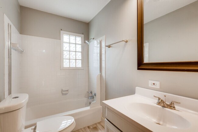 Building Photo - Perfect 3 Bedroom Home in Saint Louis Park!