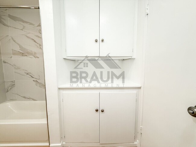 Building Photo - 6041 Whitsett Ave