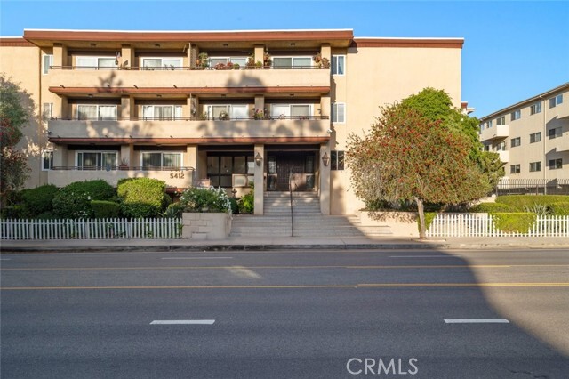 Building Photo - 5412 Lindley Ave
