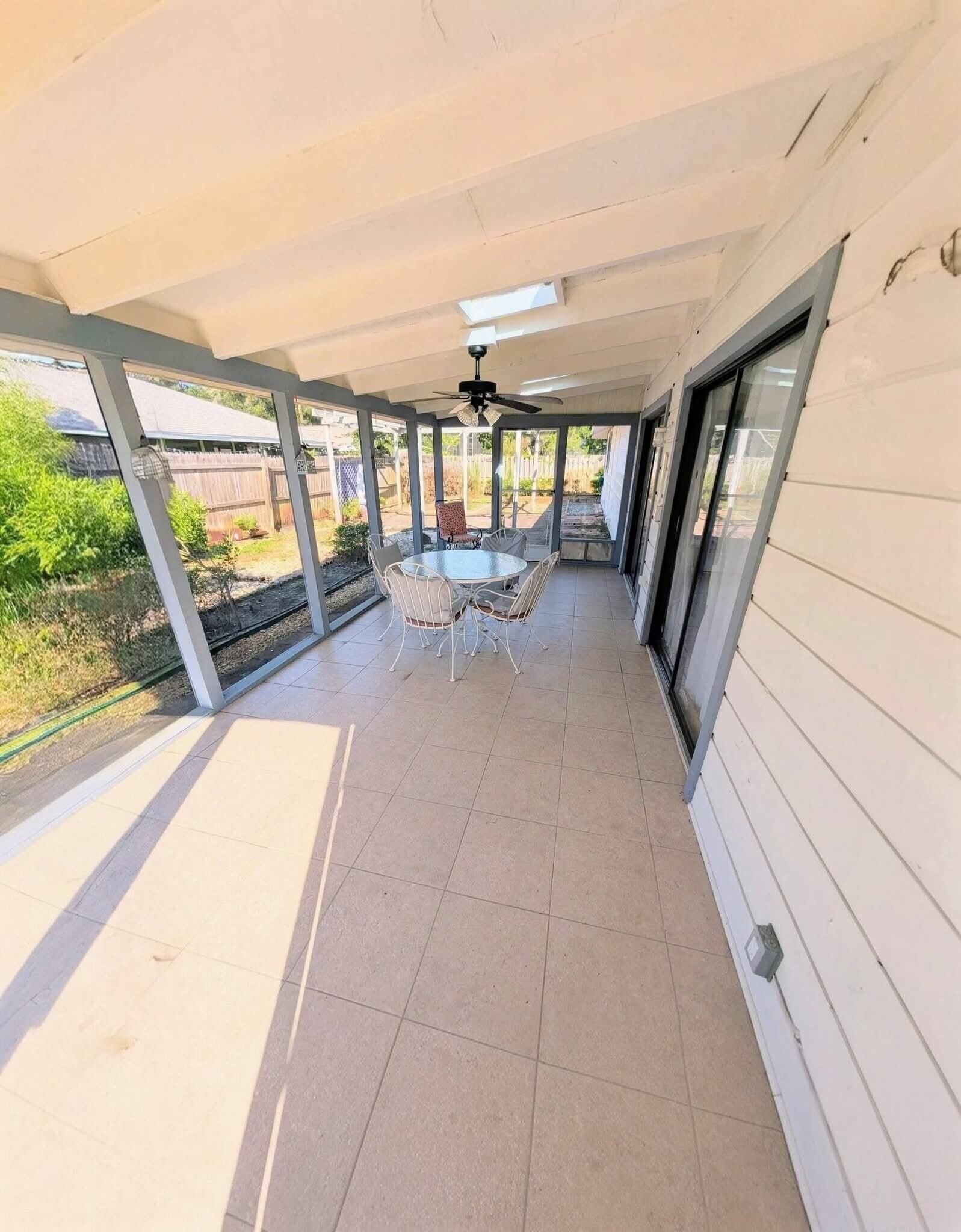 Building Photo - 945 Bramble Bush Cir W