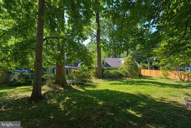 Building Photo - 1268 Rydal Rd