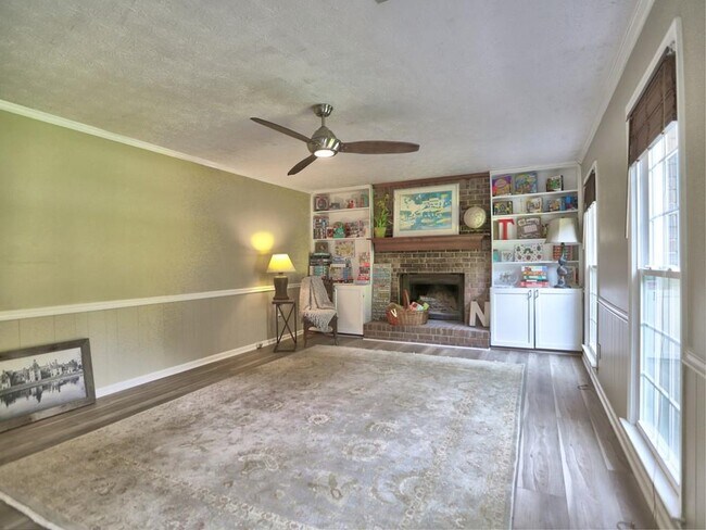 Building Photo - 4512 Woodlawn Lake Dr