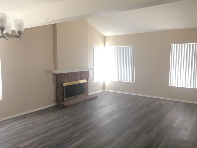 Building Photo - Stunning 5-Bedroom Home for Rent in Desirable Corona Neighborhood!