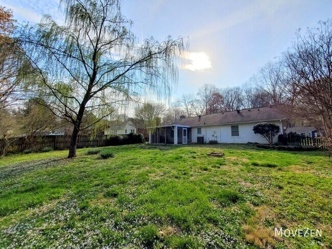 Building Photo - 3004 Bardwell Rd