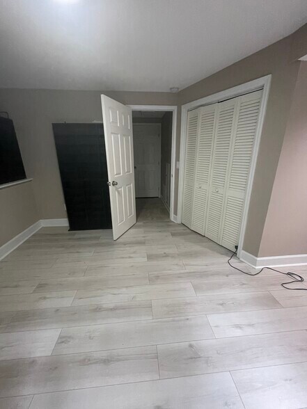 Building Photo - 1720 Branch Valley Dr