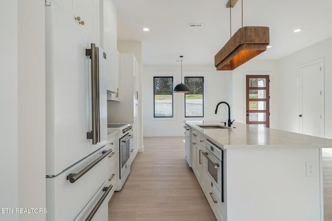 Building Photo - 7826 S Northshore Dr