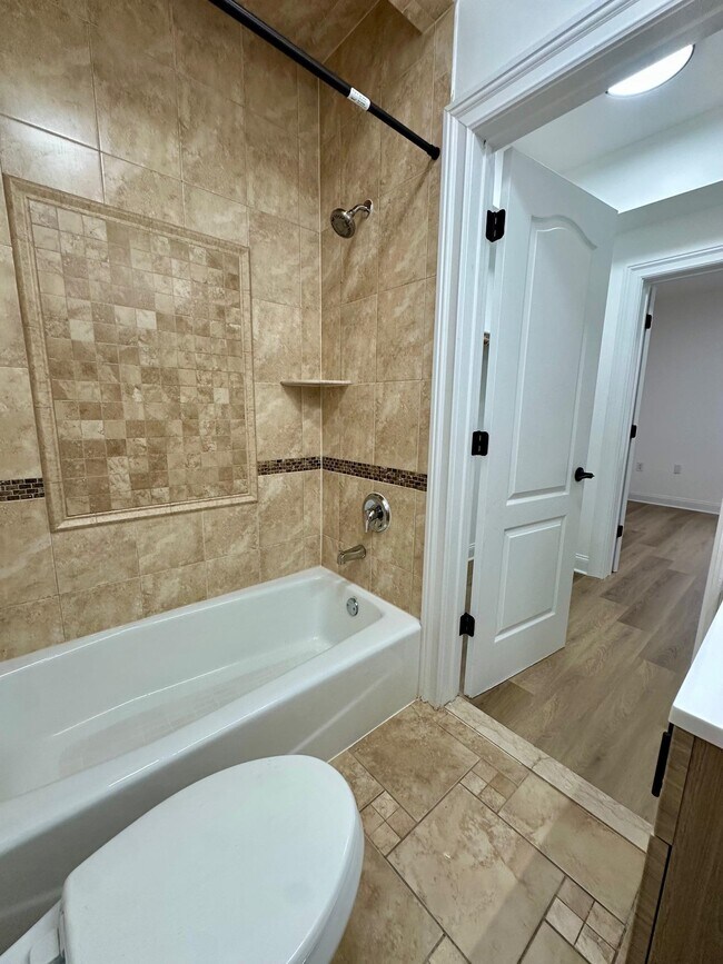 Building Photo - 5 Monitor St