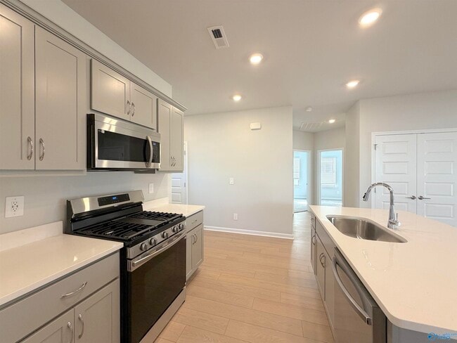 Building Photo - 14739 Mountain Strm Dr