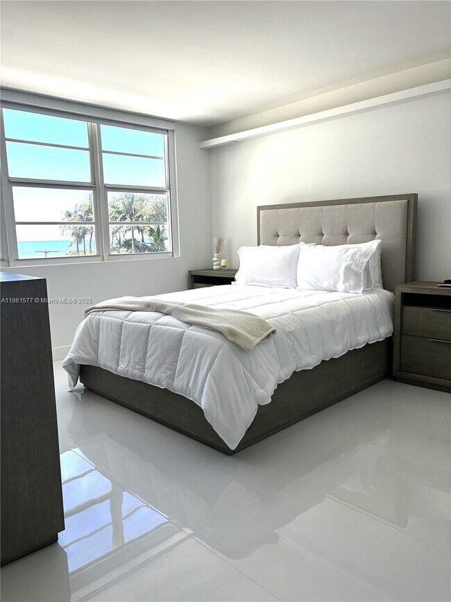 Building Photo - 6917 Collins Ave