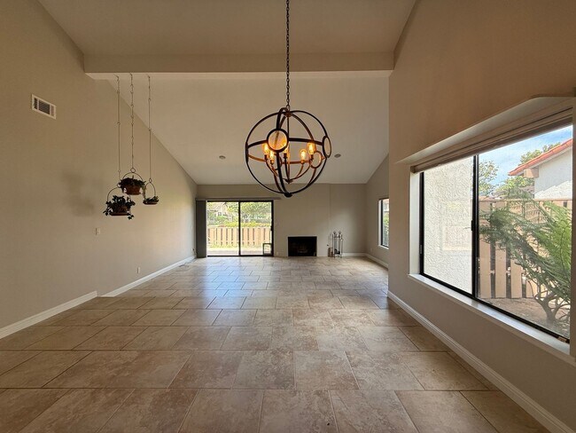 Building Photo - Beautiful Single Story Foxenwood Townhome in Orcutt with Easy Access to VSFB