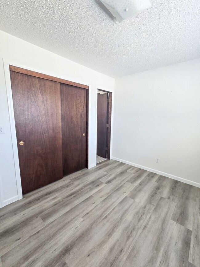 Building Photo - 11613 Pacific Ct NE
