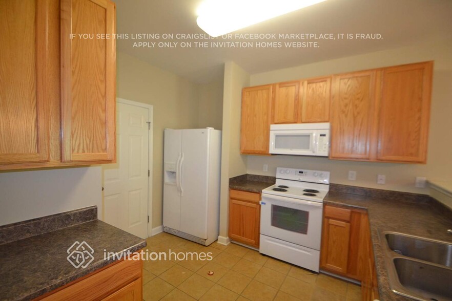 Building Photo - 1426 Cozart St