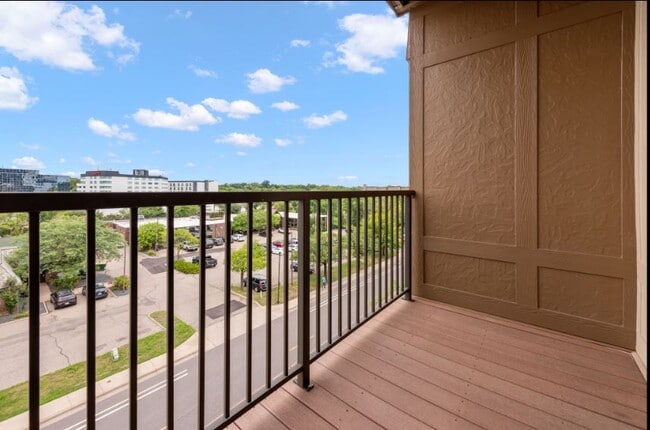 Building Photo - 1155 Ford Rd