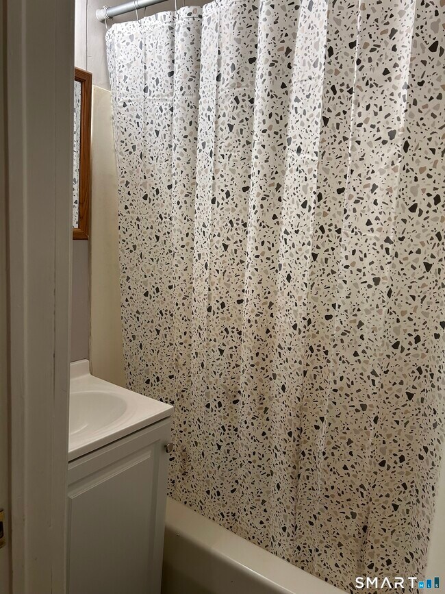 Building Photo - 68 Anderson St