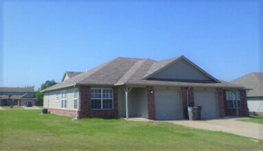 Building Photo - 2 Bedroom + Garage! Available now!