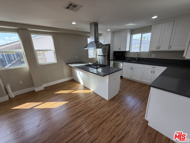 Building Photo - 2303 1/2 Hauser Blvd