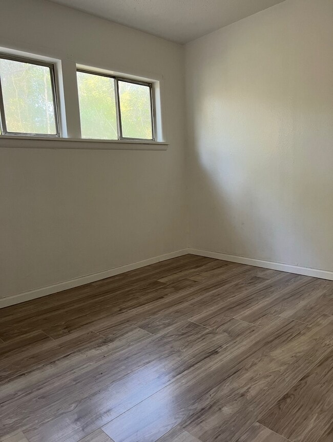 Building Photo - 10 Logaras Cir