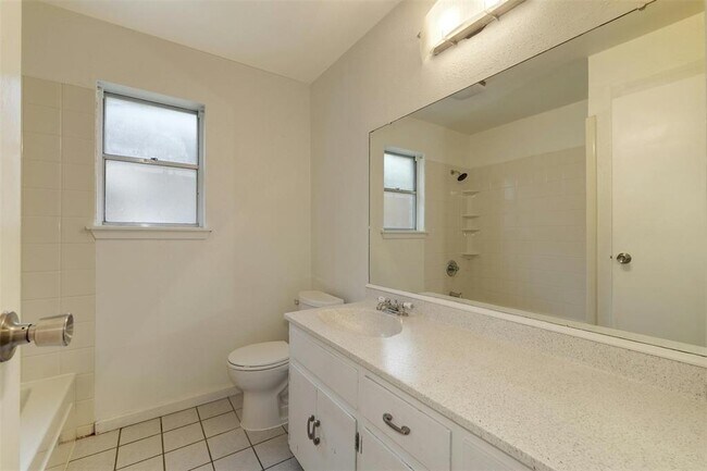 Building Photo - 10207 Rutland Village W