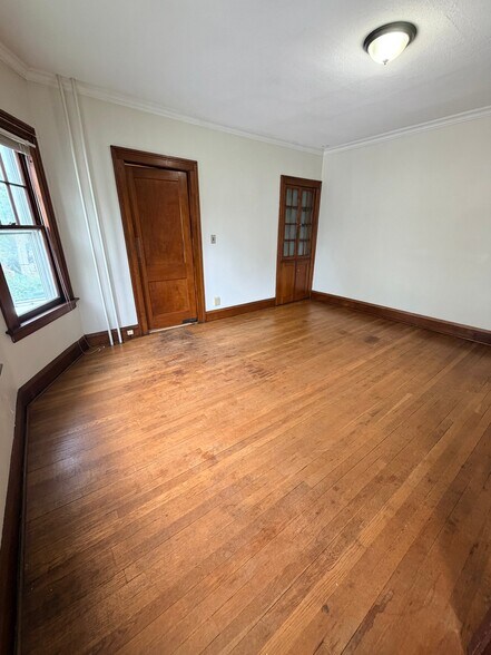 Building Photo - 142 Maplewood Ave