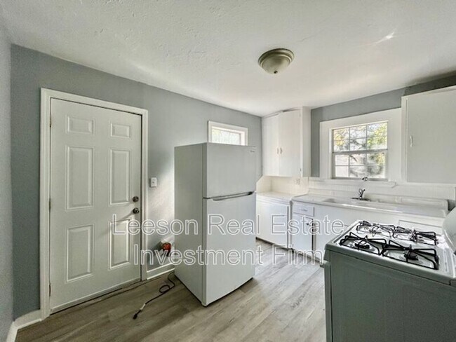 Building Photo - 3413 W 70th St