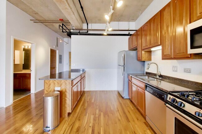 Building Photo - 6 S Laflin St