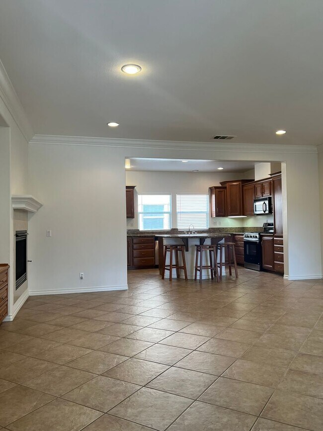 Building Photo - Skyline Villas: Hilltop Townhouse with Stunning Views in Signal Hill