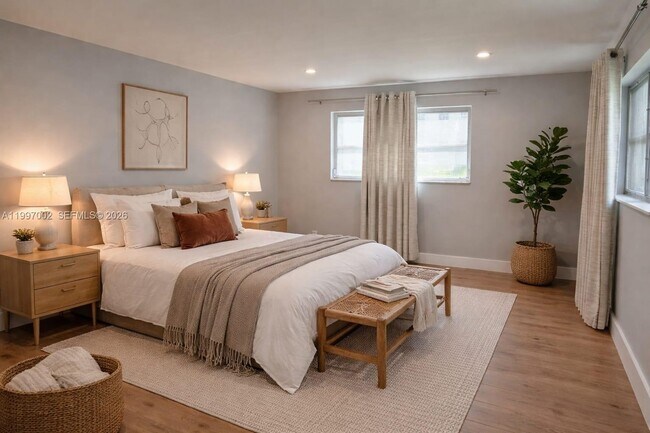 Building Photo - 2980 Riverside Dr