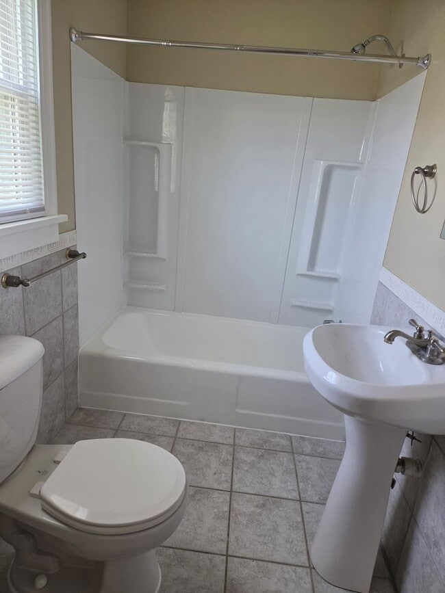 Building Photo - Updated Charming 2BR House in Plain Twp/Canton