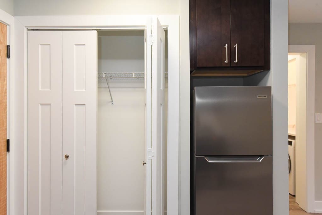 Building Photo - 450 W Barry Ave