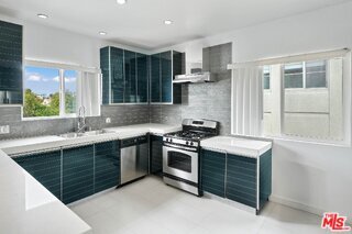 Building Photo - 825 S Le Doux Rd