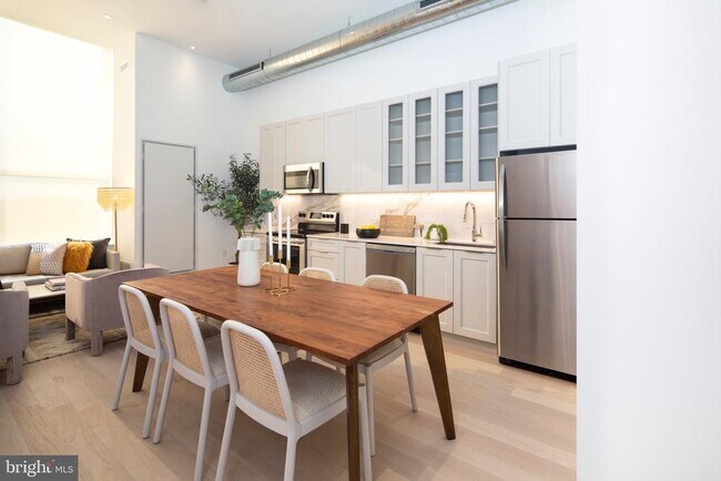 Building Photo - 900 N 9th St