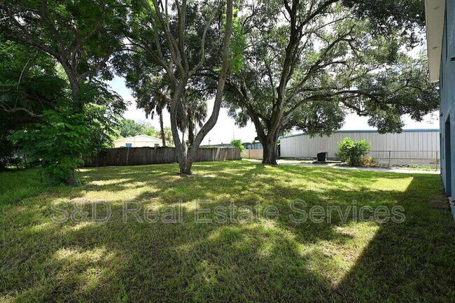 Building Photo - 1013 N Brunnell Pkwy