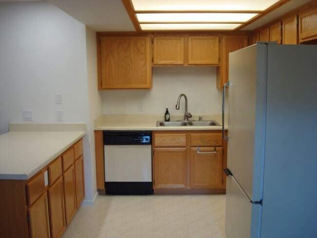 Building Photo - APPLICATION PENDING- Rock Springs I Condo ...