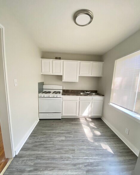 Building Photo - 1445 Nightingale Rd