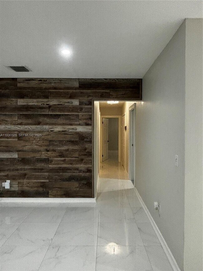 Building Photo - 18632 SW 93rd Ct