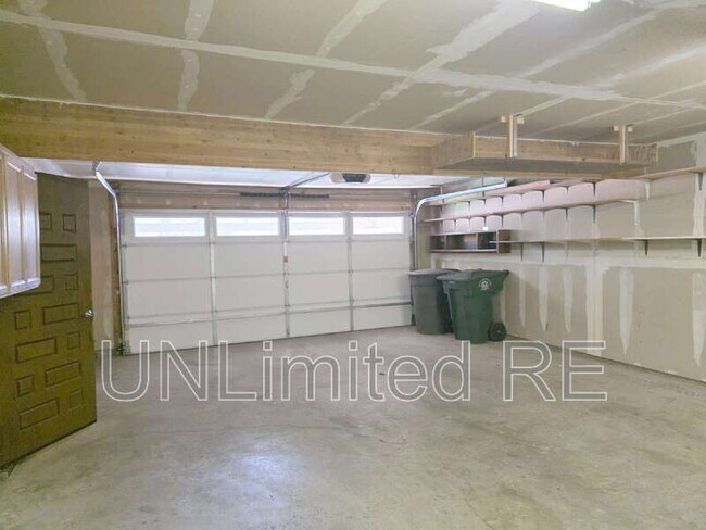 Building Photo - 2589 N Oakmont Dr