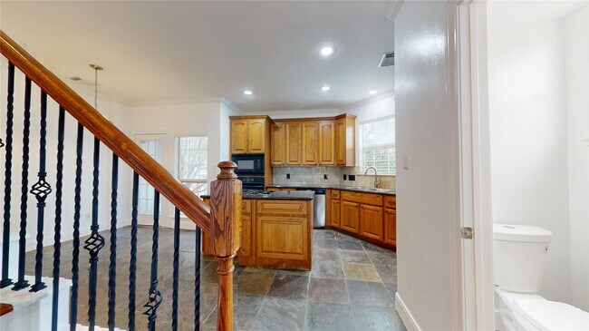 Building Photo - 328 Malone St